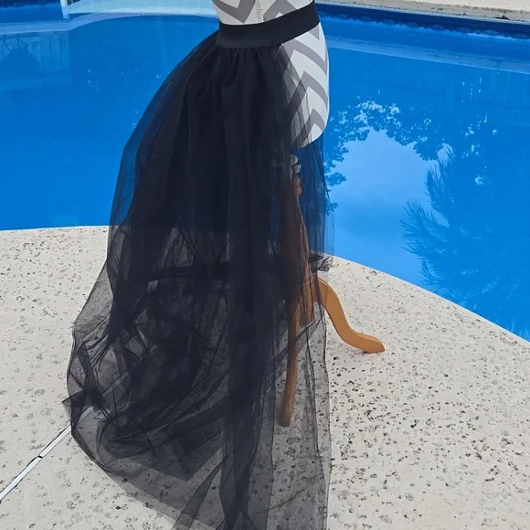 Elegant Black Tulle Open Front Skirt - Picture 2 of 5